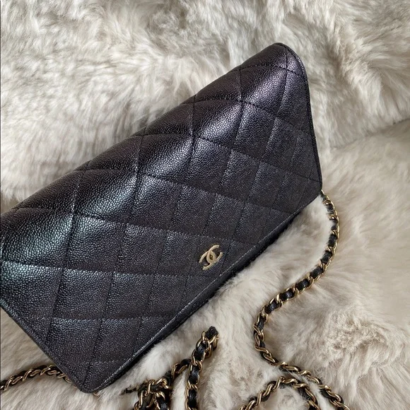 SOLD Chanel wallet on chain in iridescent caviar - Picture 4 of 14